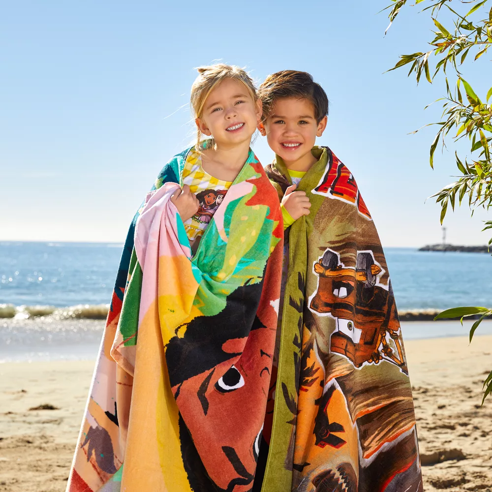 Disney Store Serviette De Plage Disney Pixar Cars : Sur La Route 2 Disney Store Serviette De Plage Disney Pixar Cars : Sur La Route – Image 2