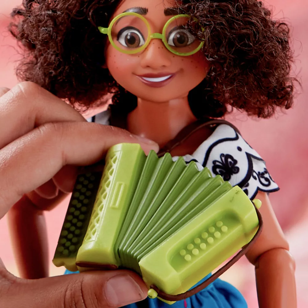 Disney Store Poupée Musicale Mirabel, Encanto : La Fantastique Famille Madrigal 3 Disney Store Poupée Musicale Mirabel, Encanto : La Fantastique Famille Madrigal – Image 3