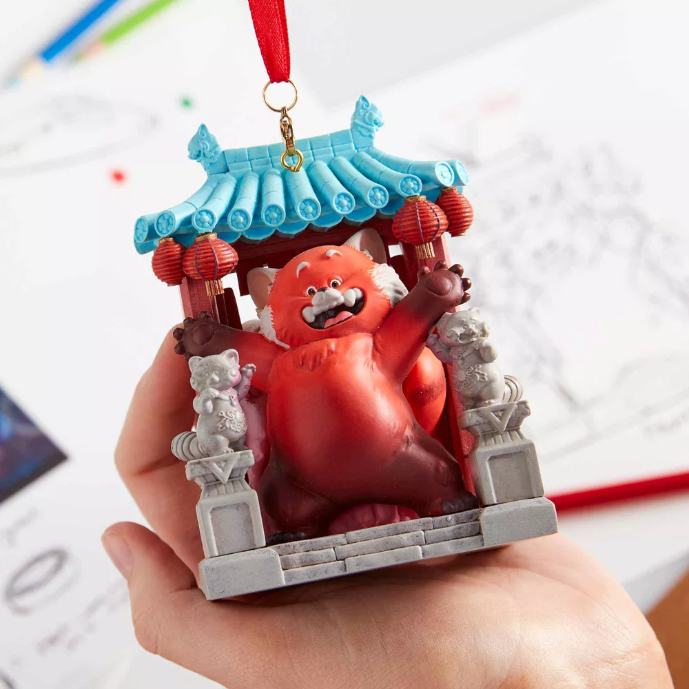 Disney Store Décoration Mei Lee Et Panda Roux à Suspendre, Alerte Rouge 3 Disney Store Décoration Mei Lee Et Panda Roux à Suspendre, Alerte Rouge – Image 3